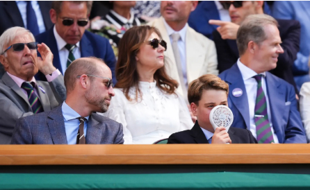 Vì sao Hoàng tử George phải mặc vest, thắt cà vạt giữa trời hơn 30 độ khi đến Wimbledon?