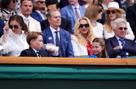 Vì sao Hoàng tử George phải mặc vest, thắt cà vạt giữa trời hơn 30 độ khi đến Wimbledon?