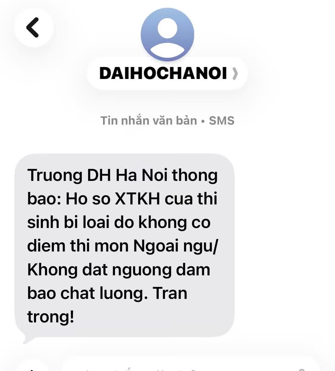 Tin nhắn từ HANU cho biết thí sinh bị loại vì không có điểm thi Ngoại ngữ hoặc không đạt ngưỡng đảm bảo chất lượng tối thiểu (điểm sàn)
