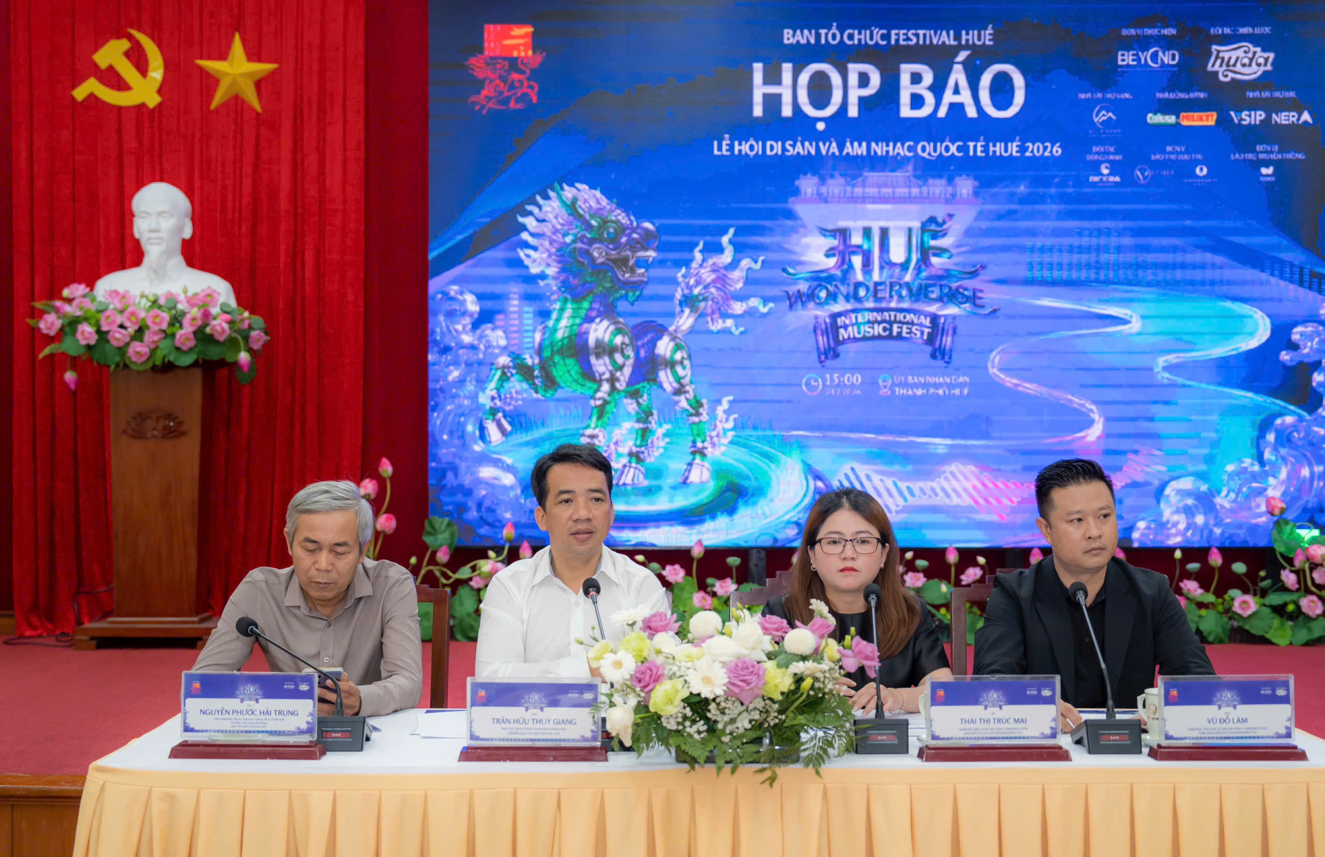 BTC trả lời phỏng vấn tại họp báo