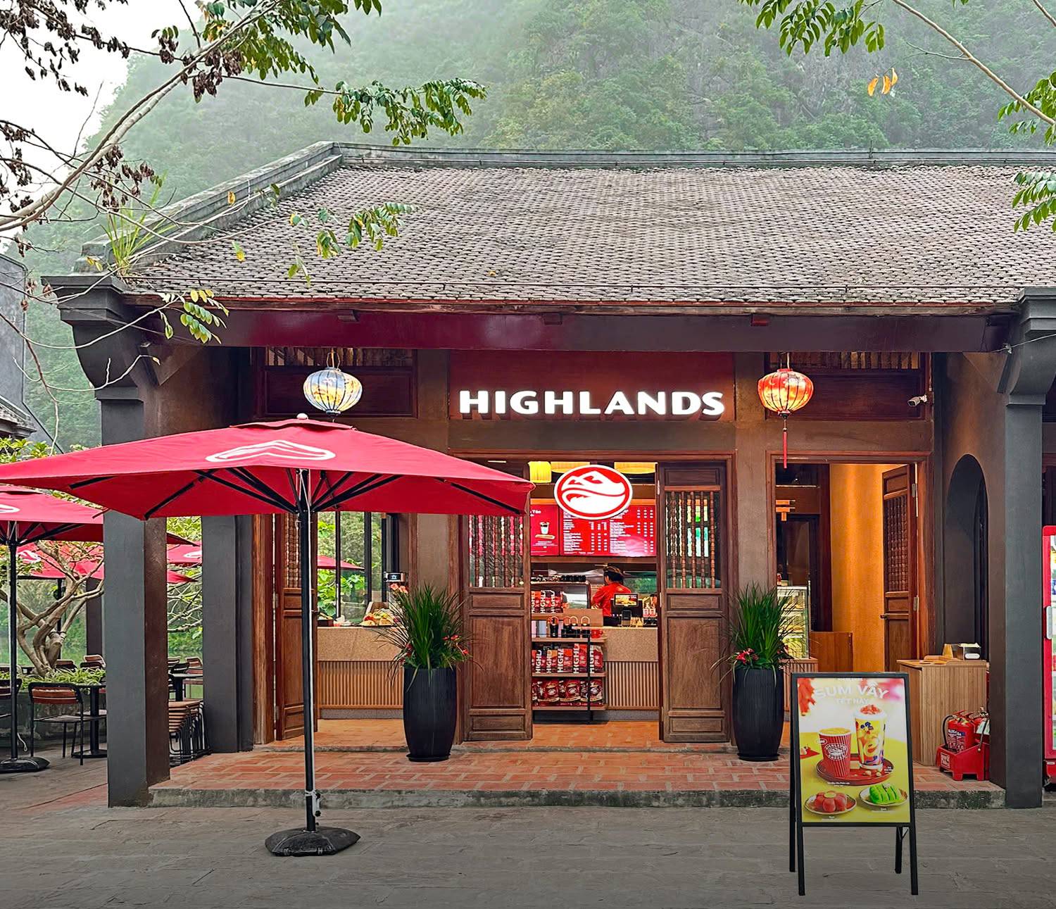 Cuộc đua của Phê La, Highlands và Starbucks: Ai đang sở hữu địa điểm mệnh danh 