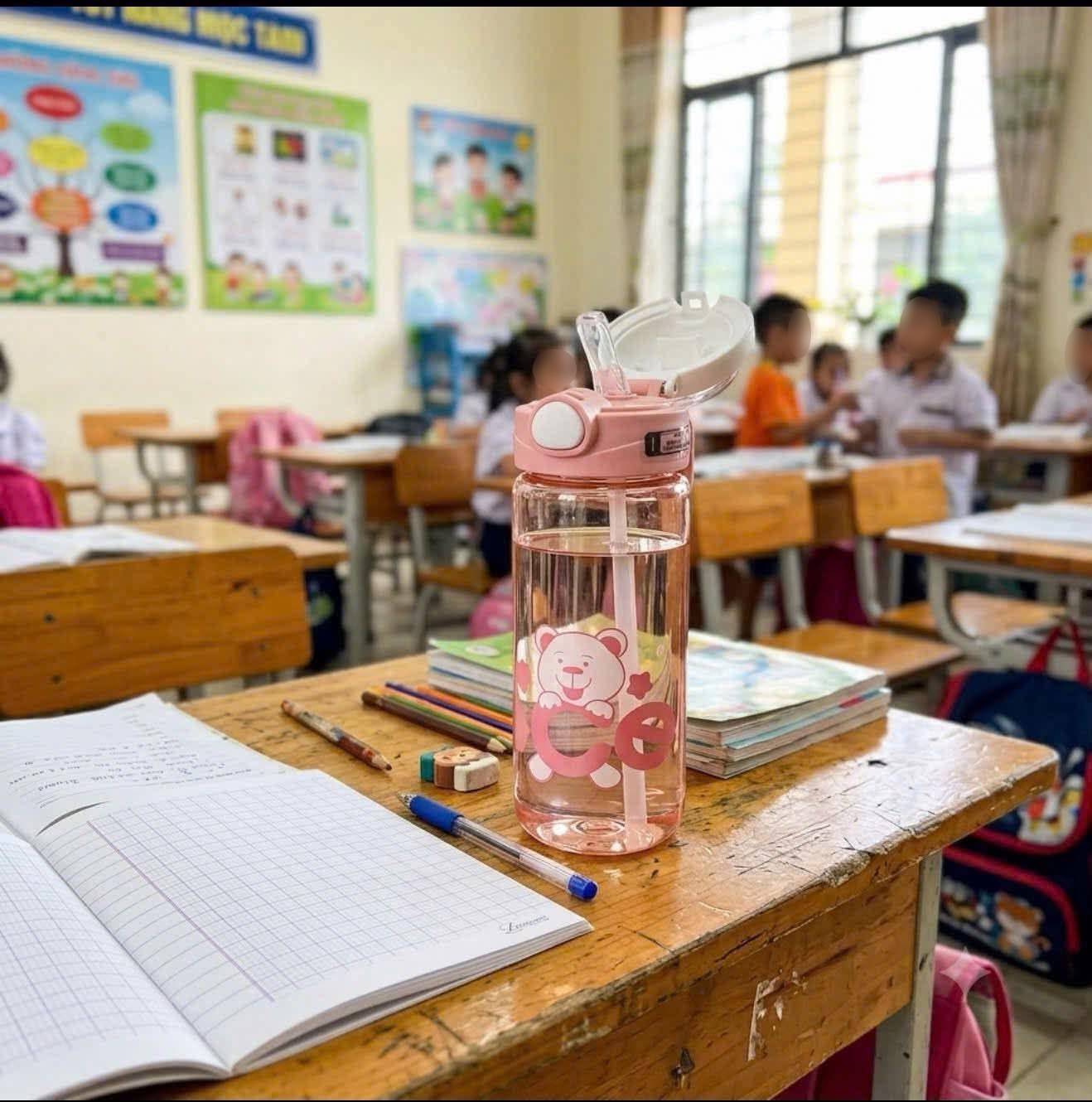 Chiếc bình nước gây 