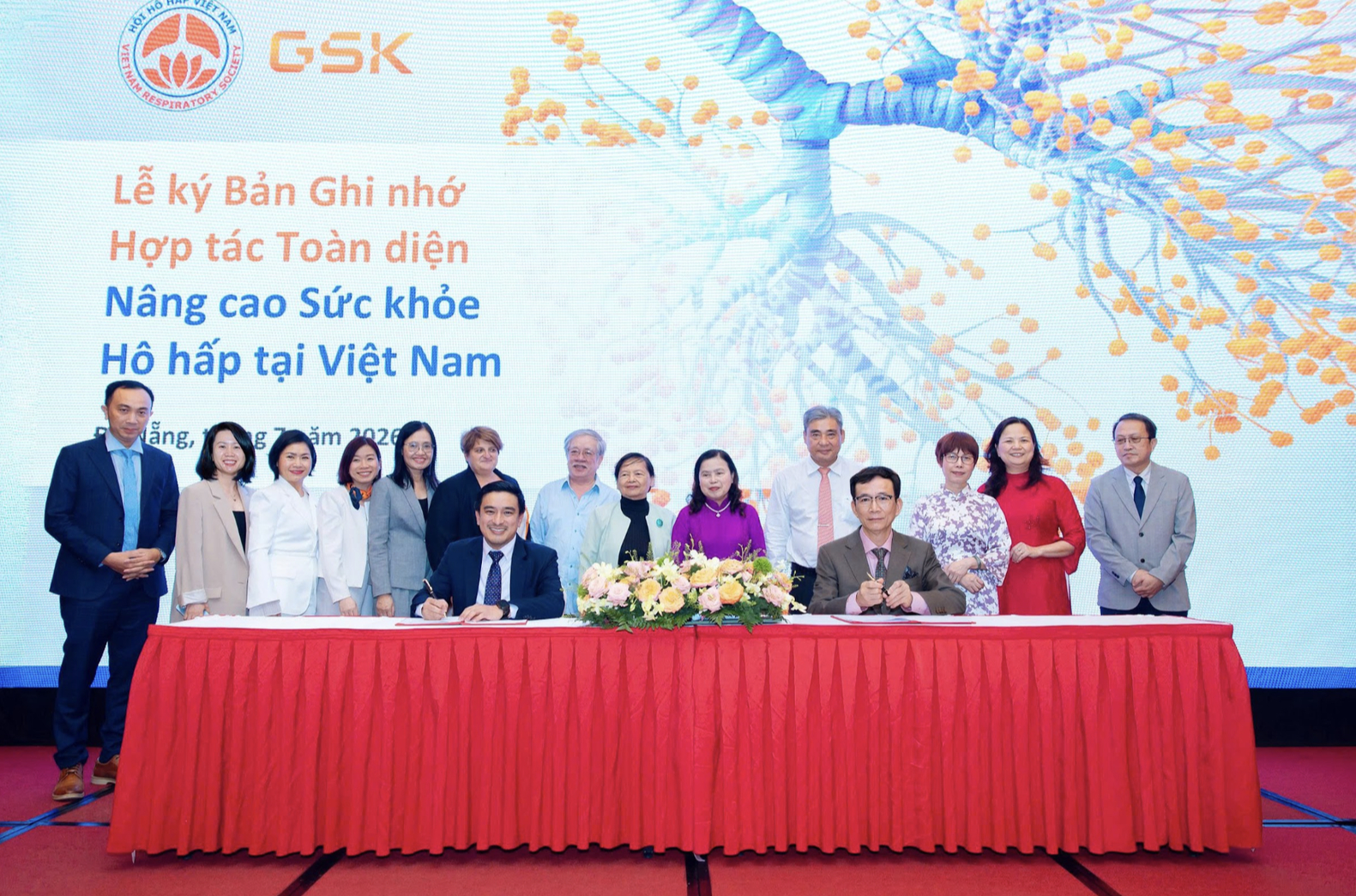 Lễ ký Bản ghi nhớ có sự chứng kiến của lãnh đạo Sở Y tế TP. Đà Nẵng, lãnh đạo Tổng Hội Y học Việt Nam cùng Ban lãnh đạo Hội Hô hấp Việt Nam và các thành viên trong ban lãnh đạo GSK Việt Nam