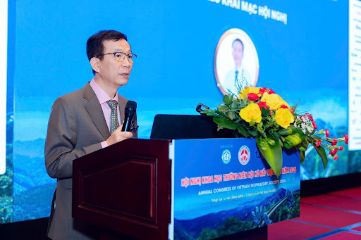 GS.TS.BS Ngô Quý Châu, Chủ tịch Hội Hô hấp Việt Nam phát biểu tại hội thảo