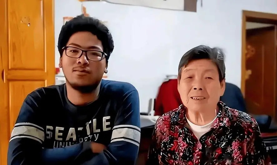 Sau 24 năm kể từ ngày được nhận nuôi, Quân Long đã tốt nghiệp đại học, có công việc ổn định.