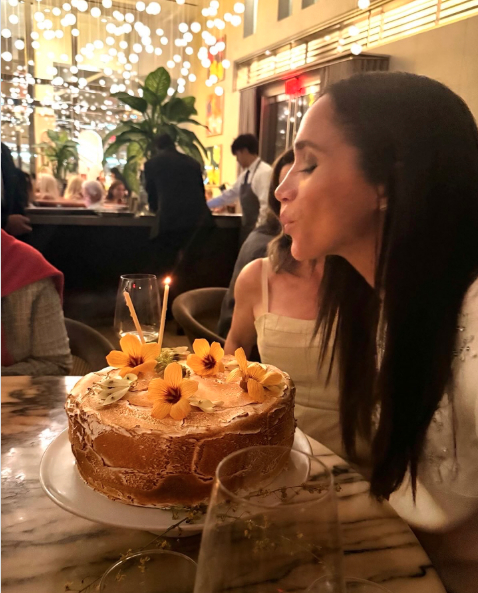 Nhân sinh nhật tuổi 45, Meghan Markle khiến mạng xã hội thích thú khi chia sẻ ảnh hồi nhỏ hiếm thấy
