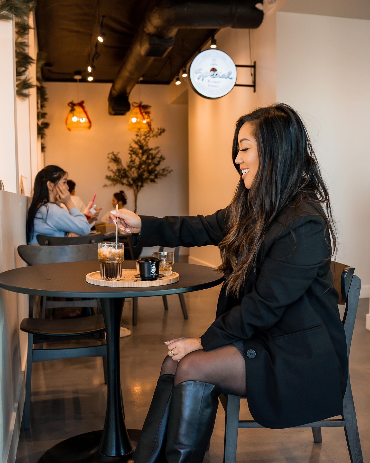 Tại các không gian ở Mỹ, khách quốc tế có cơ hội thưởng thức cà phê Trung Nguyên và trải nghiệm cách thưởng thức cà phê mang đậm dấu ấn Việt Nam.