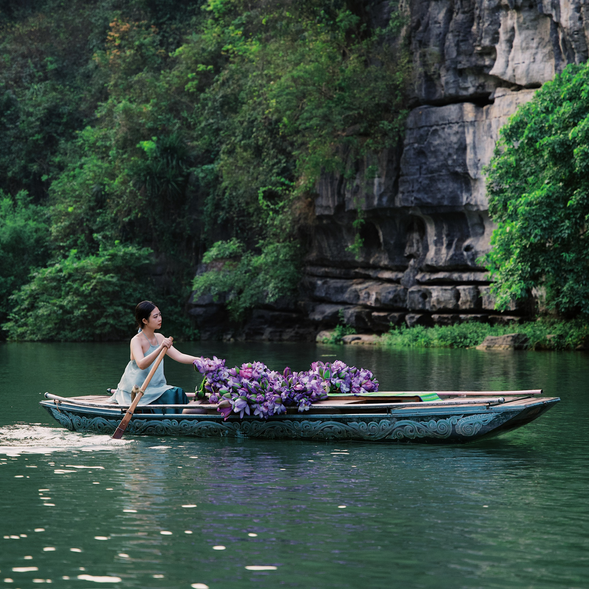 Nhạc sĩ đứng sau