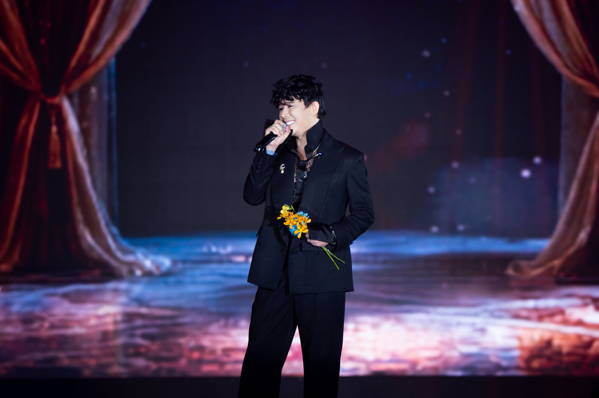 Ca sĩ Nathan Lee