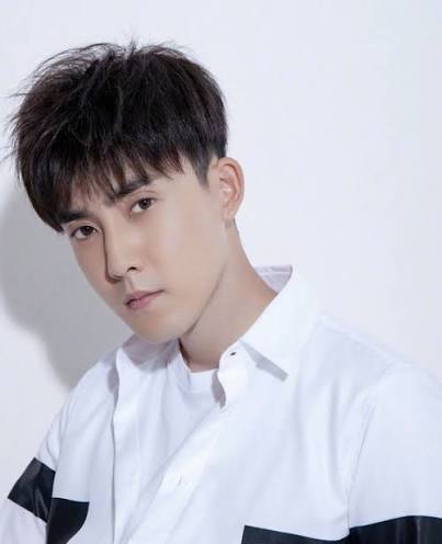 Chỉ vì một chiếc đèn sân khấu, một Anh Tài không dám đọc tin tức vì... hình ảnh nhạy cảm, đài truyền hình bị chỉ trích vì quá