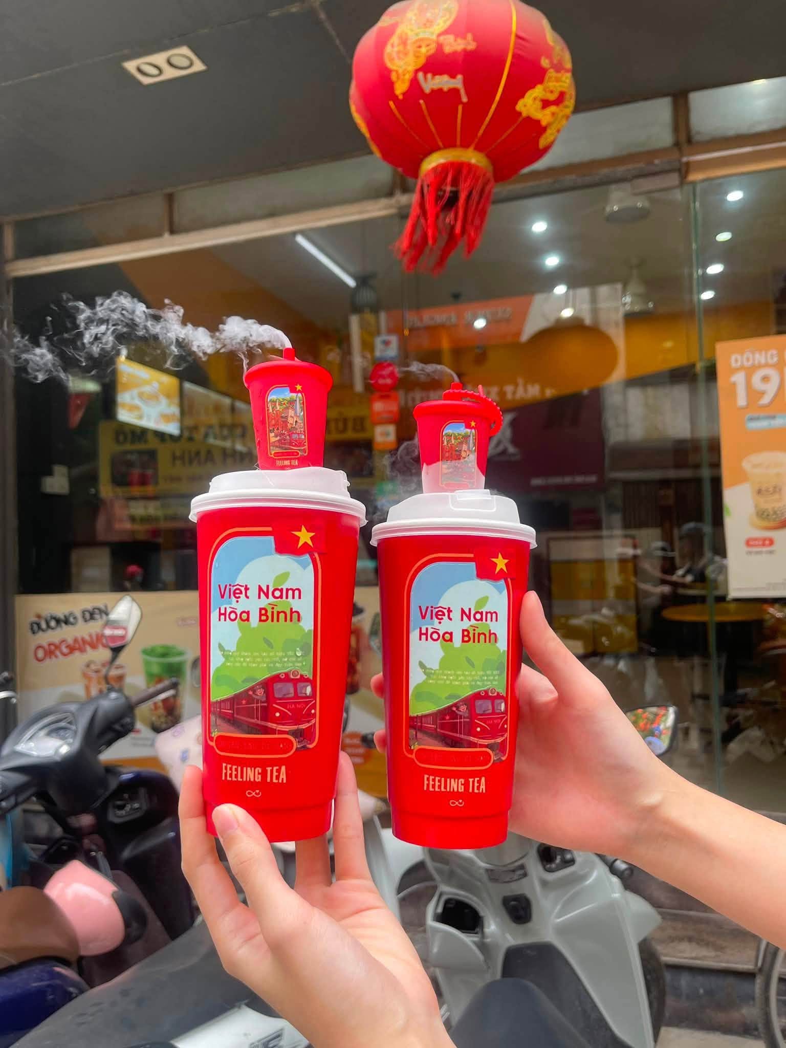 Hãng trà sữa Hà Nội ra mẫu ly mới biết “phun khói”, mô phỏng đoàn tàu di sản đi khắp Việt Nam