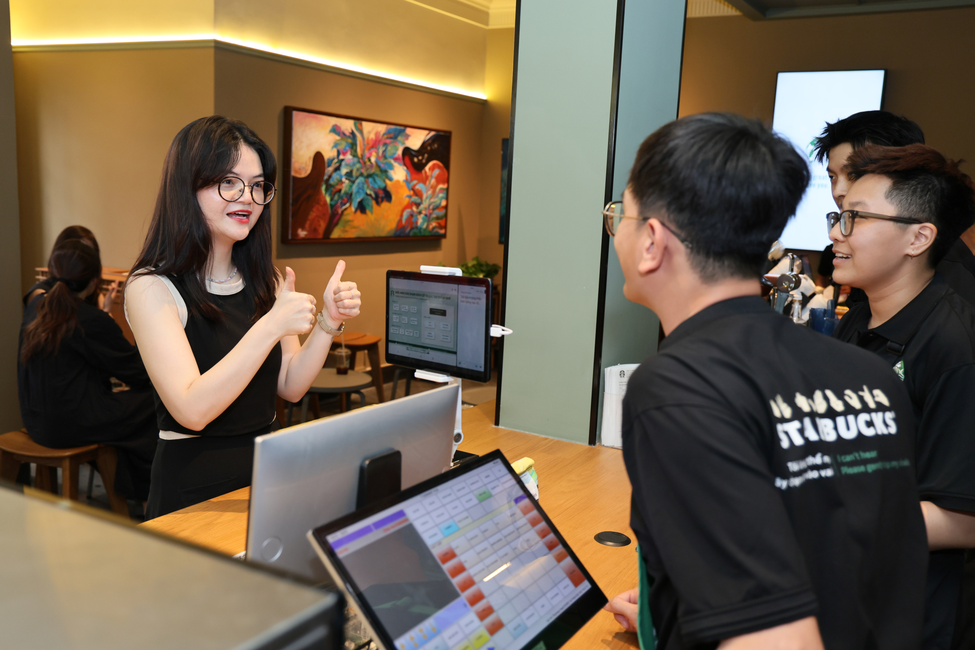 Lần đầu tiên của Starbucks: Mở cửa hàng