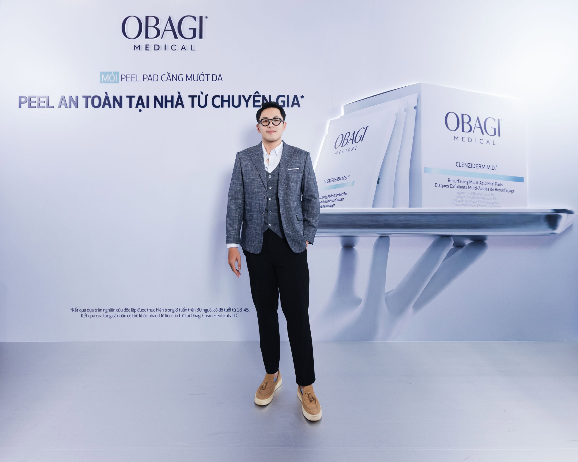 Ông Thái Hoàng Long - Trưởng phòng Quản lý Thương hiệu Obagi Medical Việt Nam tại sự kiện ra mắt Peel Pad căng mướt da CLENZIDERM M.D.® Resurfacing Multi-Acid