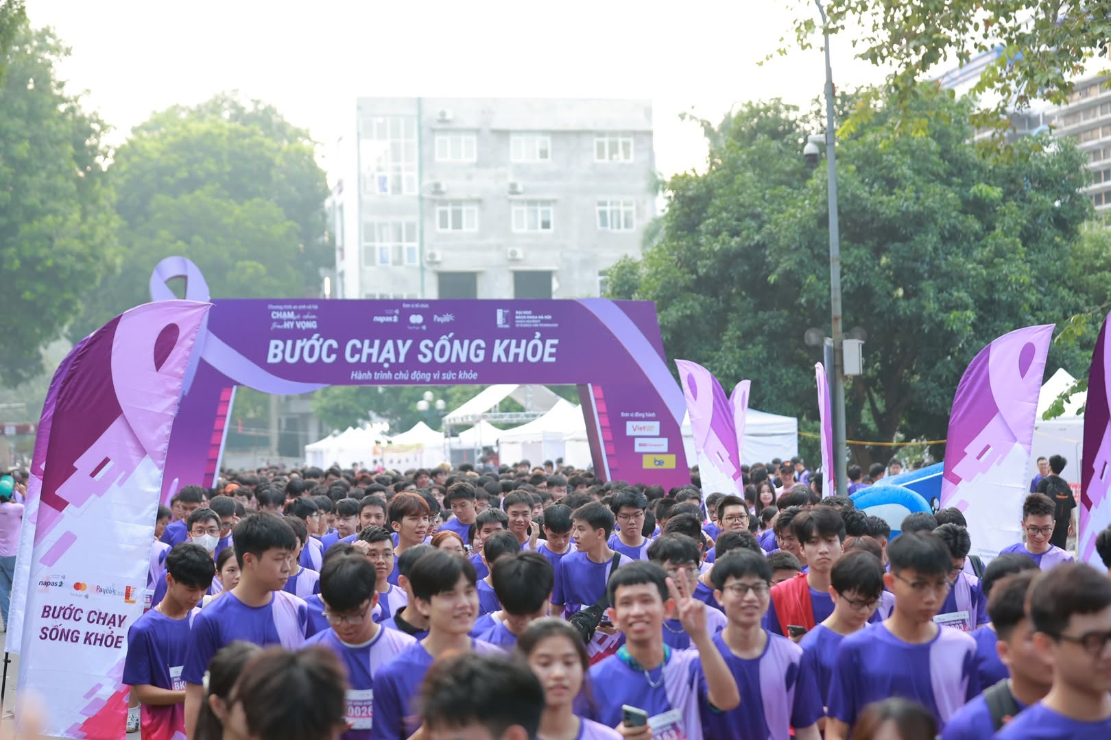 Mỗi km hoàn thành trong hoạt động chạy trực tuyến sẽ đóng góp 2.010 đồng cho chương trình; riêng hoạt động chạy bộ, đi bộ đồng hành tại các trường đại học, mỗi km tương ứng 20.100 đồng.