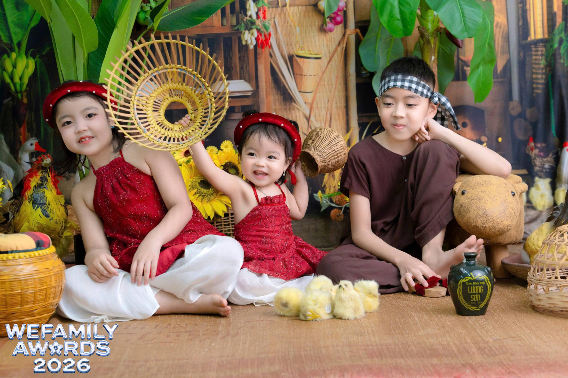 Làm mẹ có thể lấy đi của người phụ nữ một chút tự do riêng tư, nhưng đổi lại là một thứ tình yêu thương trọn vẹn và vô giá. 