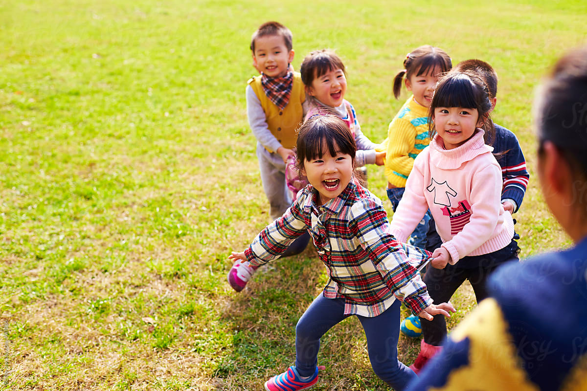 Sự thật phũ phàng: Con lớn vẫn gần gũi mẹ không chỉ vì mẹ tốt, mà vì mẹ từng “nhẫn tâm” làm điều này!