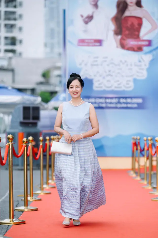 NSƯT Chiều Xuân xuất hiện rạng rỡ tại WeFamily Awards 2026, xúc động trước ý nghĩa của các hạng mục vinh danh