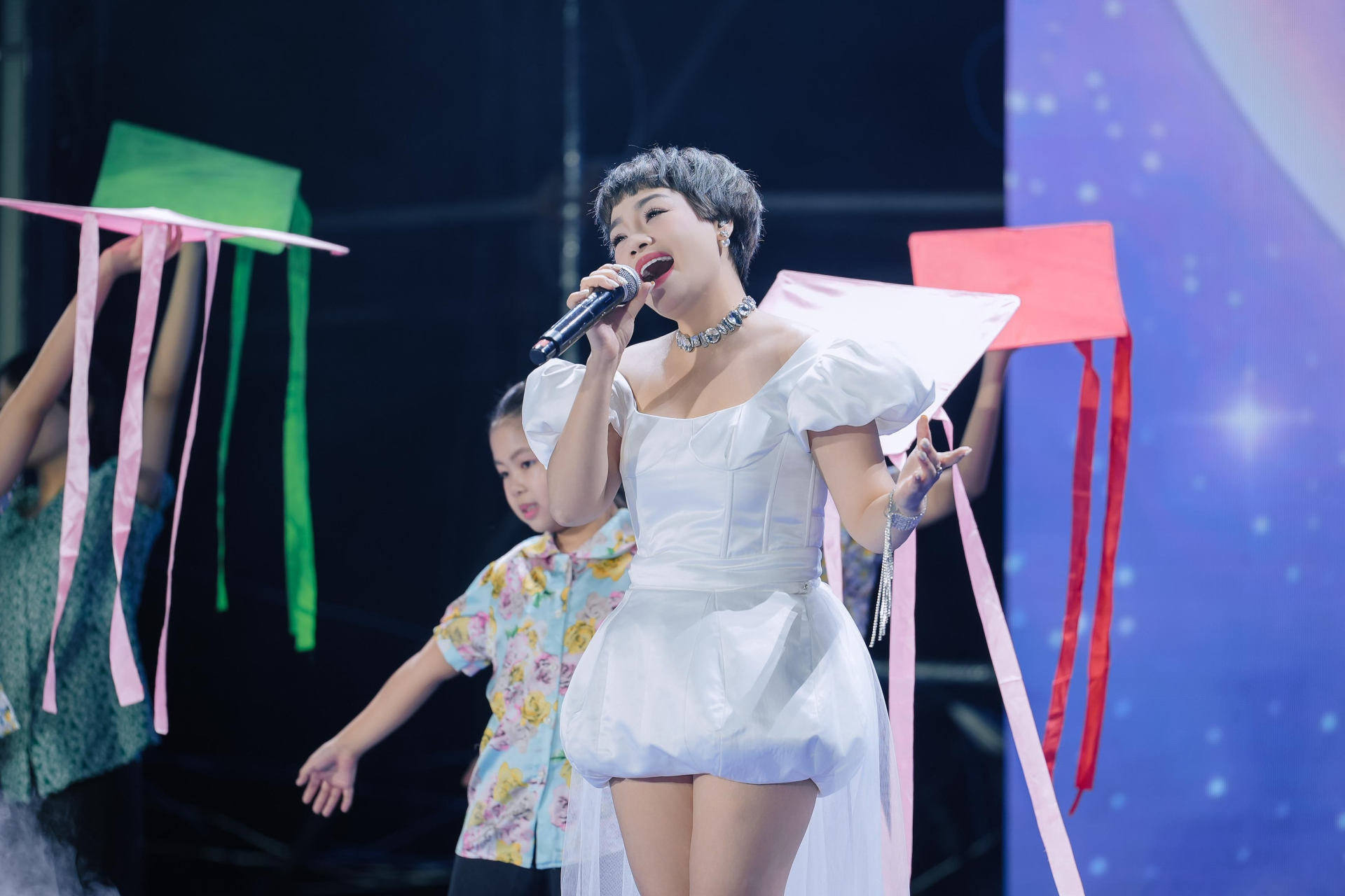 Dàn nghệ sĩ đình đám thăng hoa trên sân khấu WeFamily Awards 2026: Bản hòa ca đong đầy yêu thương và gắn kết gia đình