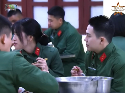 Duy Khánh cũng ngơ ngác