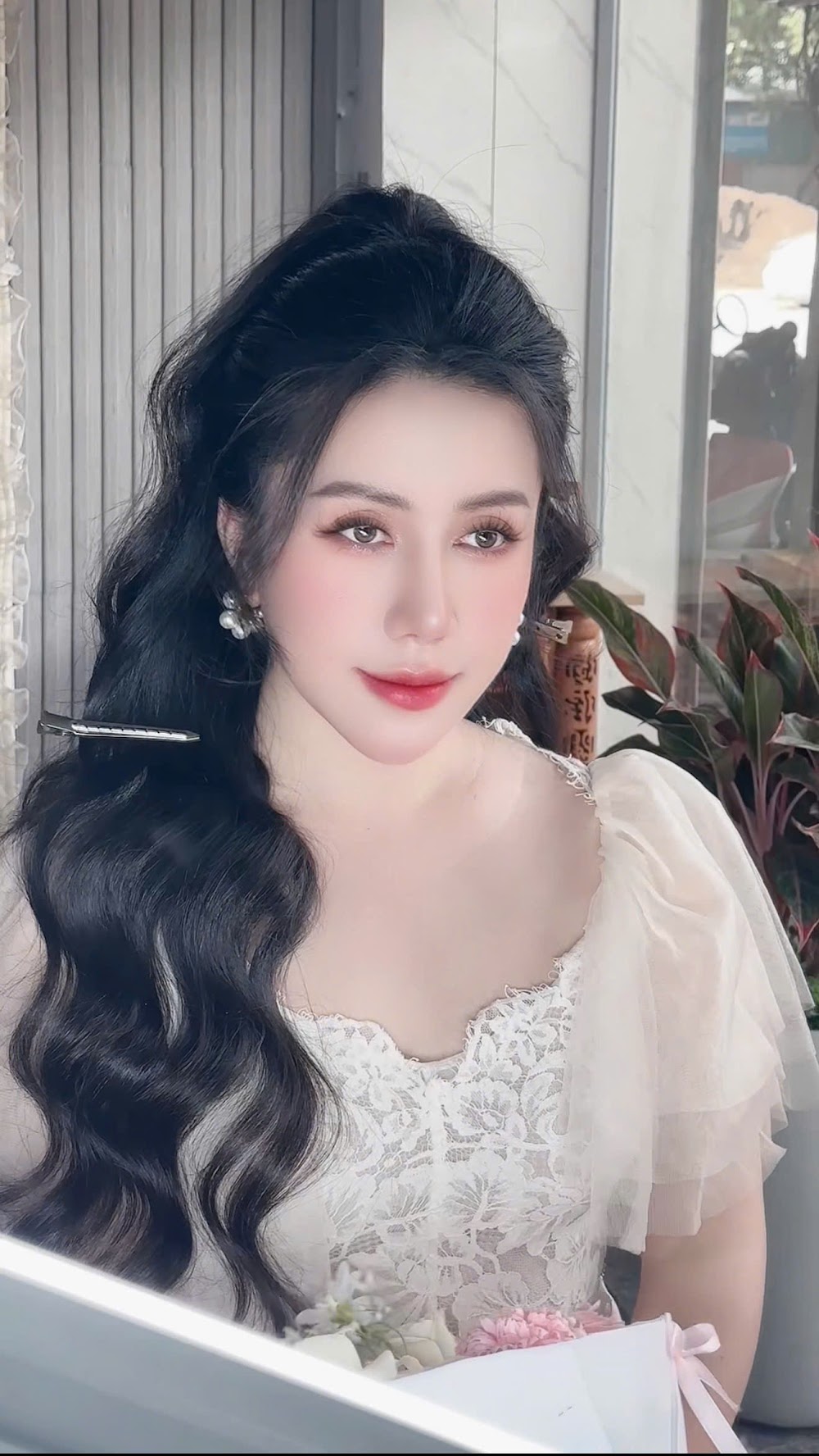 Nữ MC chọn sống trọn vẹn với hiện tại, với công việc và những người xung quanh. Ảnh: NVCC