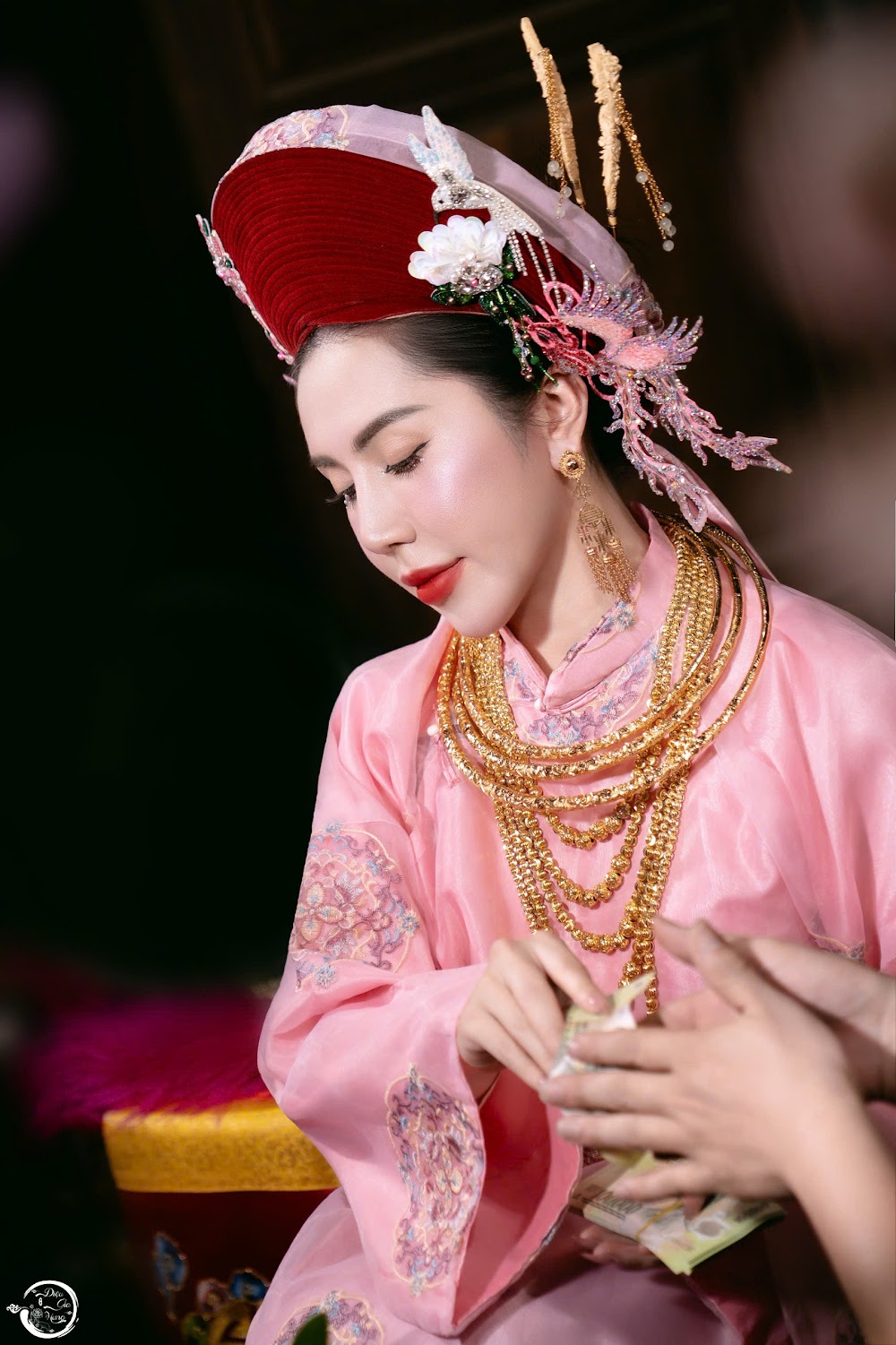 Theo Hồng Nhung, dẫn lễ hội đòi hỏi sự am hiểu văn hóa và cách diễn đạt phù hợp. Ảnh: NVCC