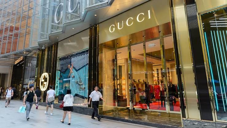 Những người còn bước vào cửa hàng Gucci mua nhiều hơn và chọn món đắt hơn, nhưng số khách ghé thăm đã ít đi hẳn. Ảnh: Internet
