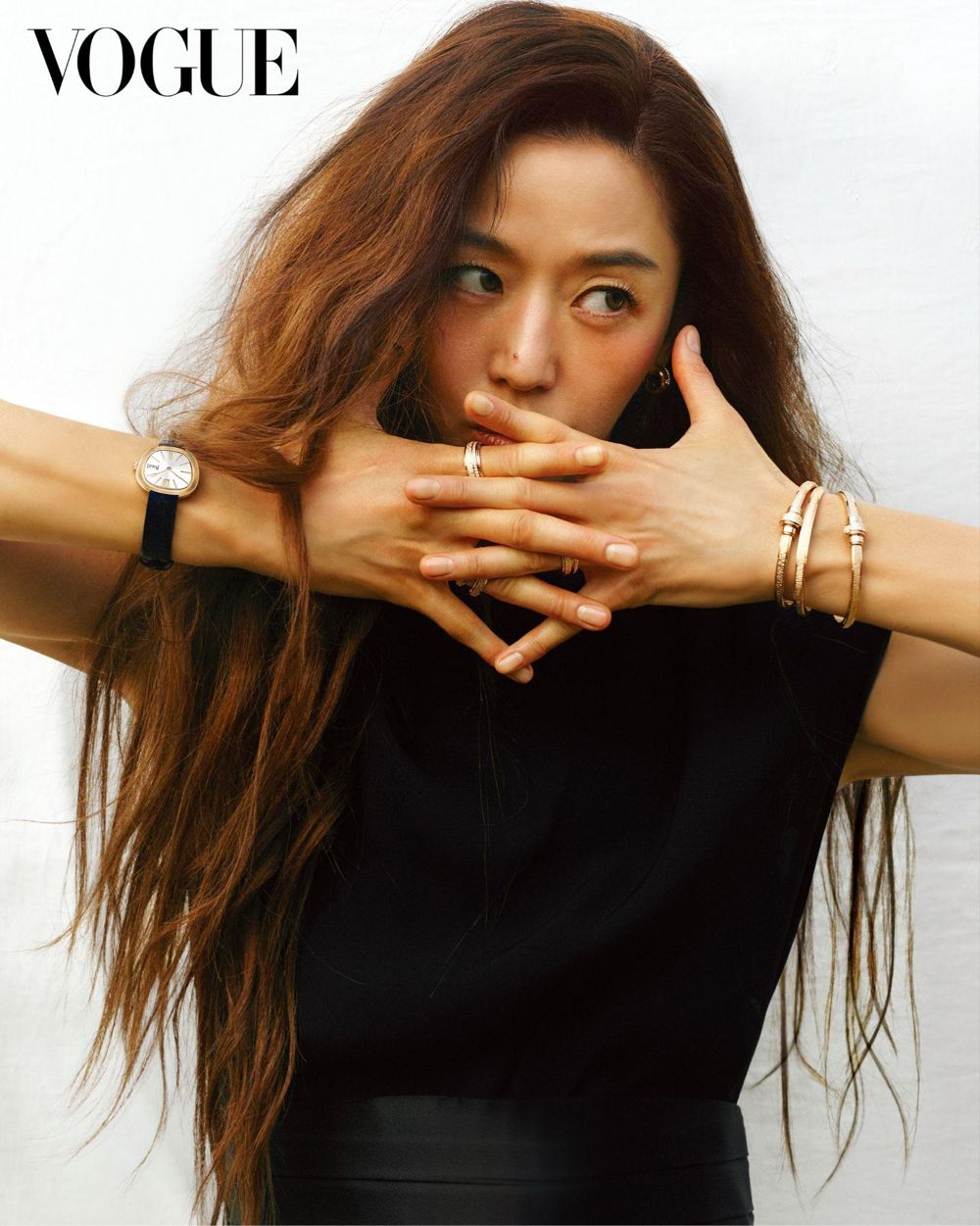 Mẫu đồng hồ Sixtie trên tay nữ diễn viên có giá khoảng 463 triệu đồng. Ảnh: VOGUE Korea