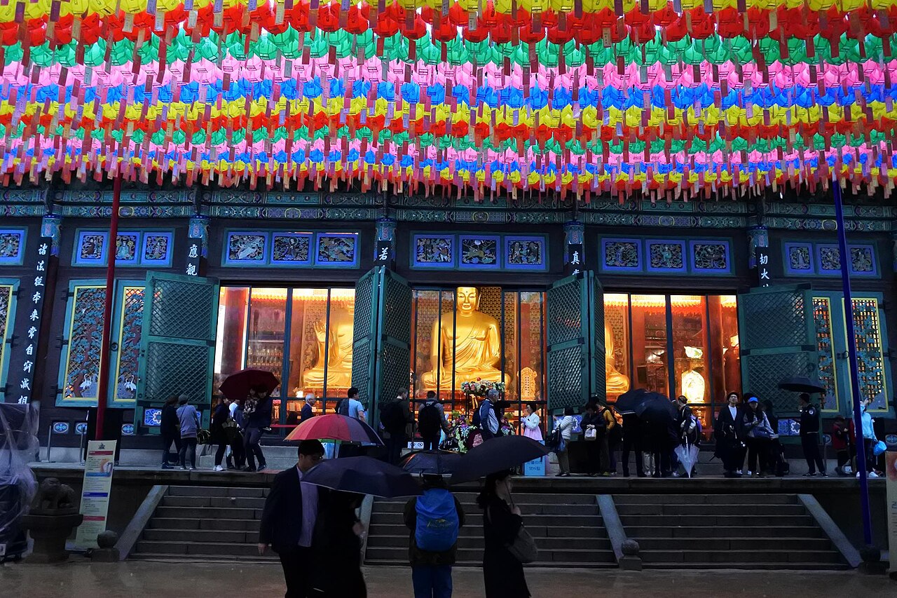 Lễ hội đèn hoa sen tại chùa Jogye, Seoul. Vài năm qua, đạo Phật được nhiều người trẻ Hàn Quốc đón nhận như một thứ văn hóa