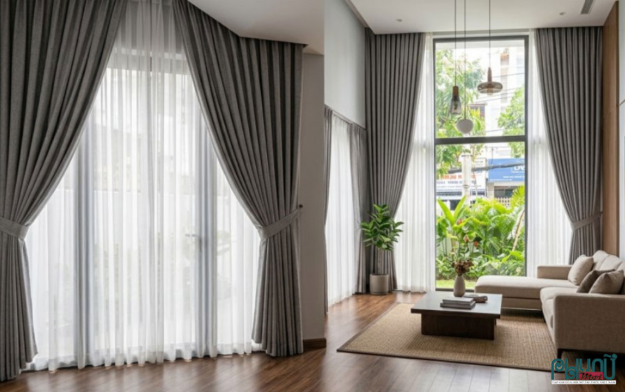 Để rèm đẹp và bền, nên ưu tiên chất liệu phù hợp với tông màu trung tính