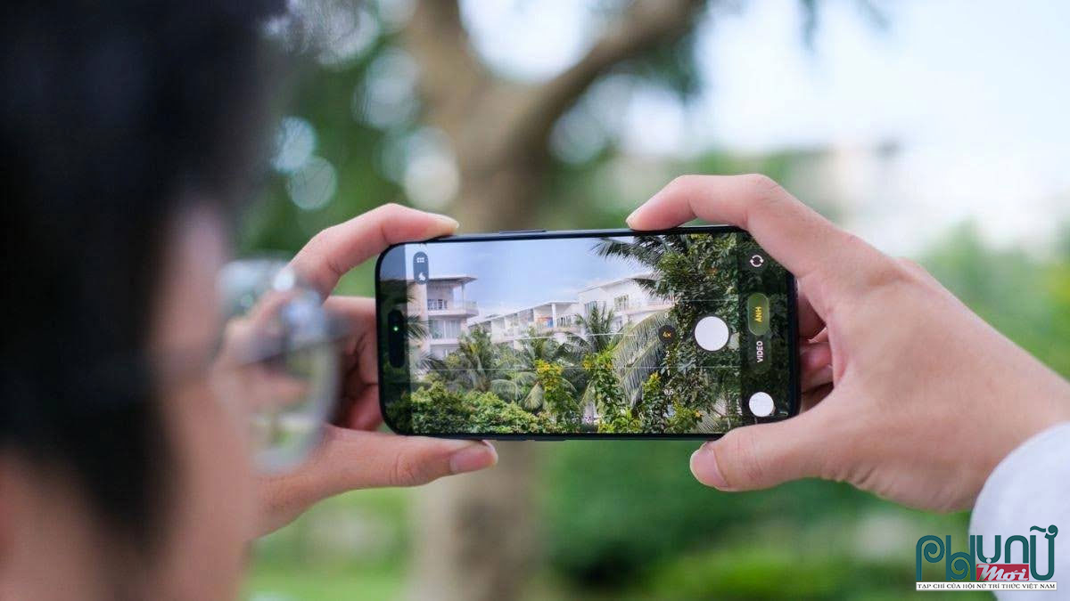 Camera 48MP, zoom 8x, quay 8K vượt xa iPhone 13