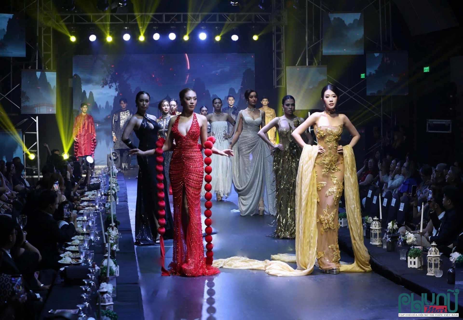Các thiết kế thuộc bộ sưu tập MIDNIGHT trên sàn diễn Philippine Fashion Summit 2026.