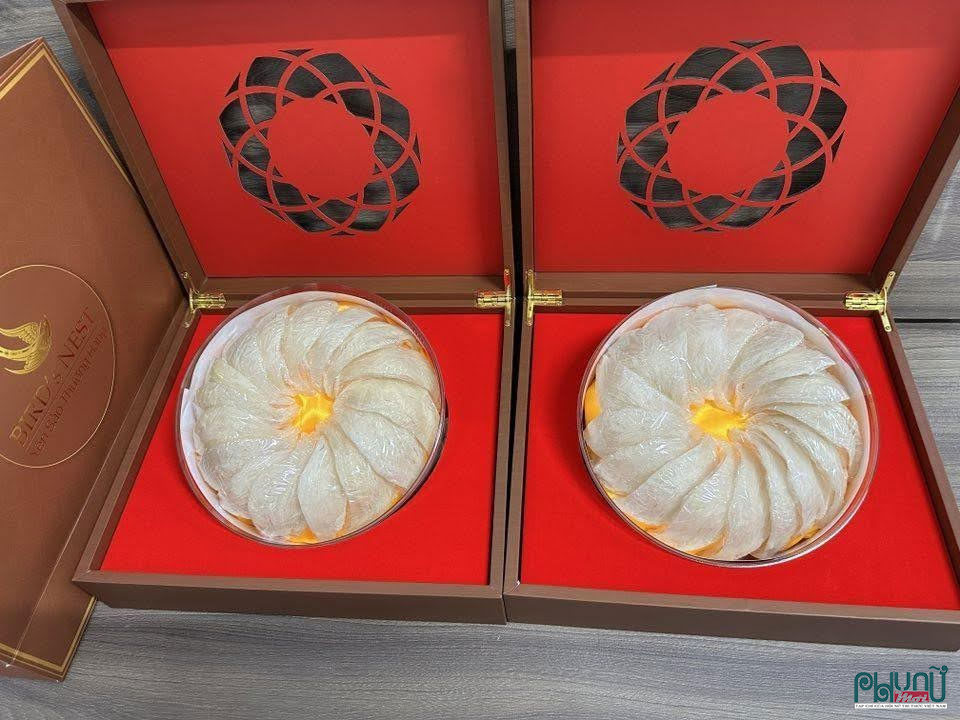 Bộ quà tặng yến sào Khánh Hoà của cửa hàng Yến Sào Vạn Xuân.
