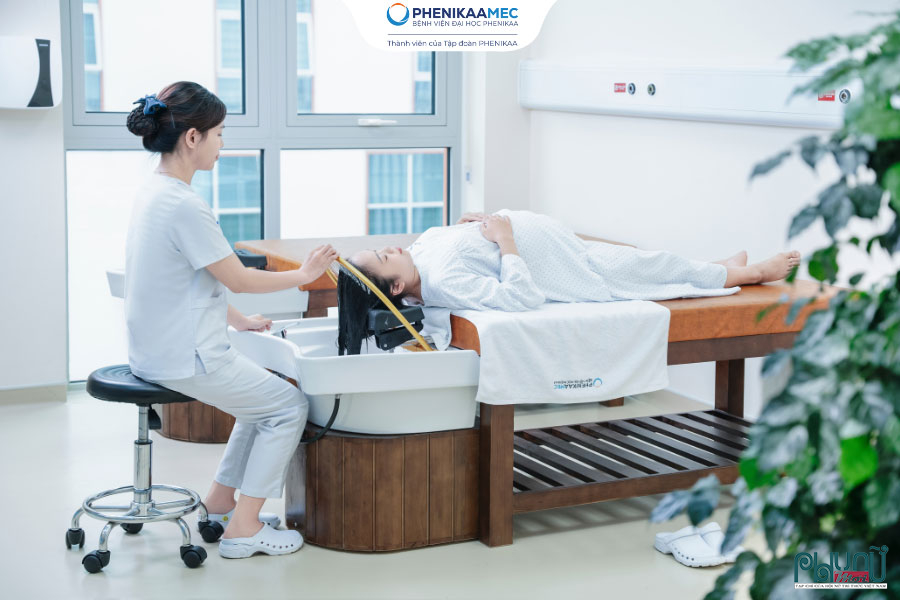 Dịch vụ gội đầu cho mẹ sau sinh giúp mẹ thư giãn