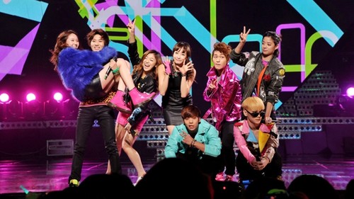 SHINee và f(x) trên cùng một chương trình biểu diễn năm 2013