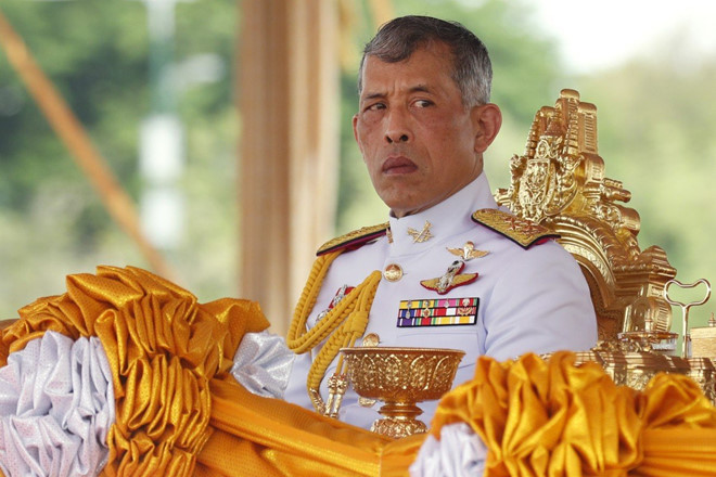 Vua Maha Vajirusongkorn (Thái Lan) là đế vương giàu nhất thế giới với khối tài sản khoảng 30-43 tỷ USD, theo ước tính của Forbes và một số tổ chức khác. Phần lớn tài sản của nhà vua được kiểm soát bởi Cơ quan Bất động sản Hoàng gia Thái Lan. Ảnh: ABC. 