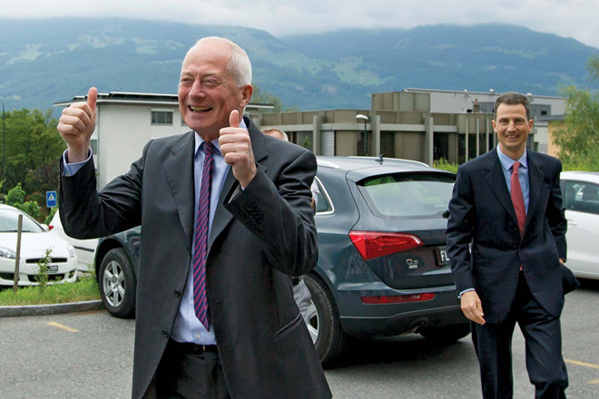 Hoàng tử Hans-Adam II của Liechtenstein sở hữu khối tài sản 3,5 tỷ USD, theo Bloomberg Billionaires Index. Tài sản của ông bắt nguồn từ Tập đoàn LGT, một ngân hàng tư nhân phục vụ cho giới siêu giàu, Ông cũng đầu tư thông qua Quỹ Hoàng tử Liechtenstein. Ảnh: Brintannica