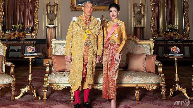 Hình ảnh nhà vua Thái Lan và hoàng quý phi được công bố trước đây. Ảnh: AFP.