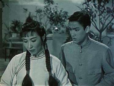 Lý Tiểu Long trong vai Chu Xung ở bản phim Lôi Vũ Hong Kong năm 1957 (Nguồn: Baike)