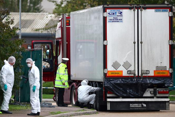 Ngày 23/10, 39 thi thể đông cứng được phát hiện trong một chiếc xe tải ở Essex (Ảnh)