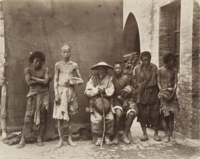 Kỹ sư người Anh Thomas Child đã ở Bắc Kinh gần 20 năm và có nhiều bức ảnh tư liệu quý về đời sống của người Trung Quốc thời kỳ này. 