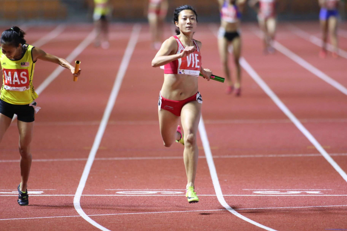 Tú Chính đã xuất sắc chiến thắng đối thủ nhập tịch Philippines với thời gian nhanh hơn 0.1 giây, bảo vệ thành công tấm HCV nội dung 100m 