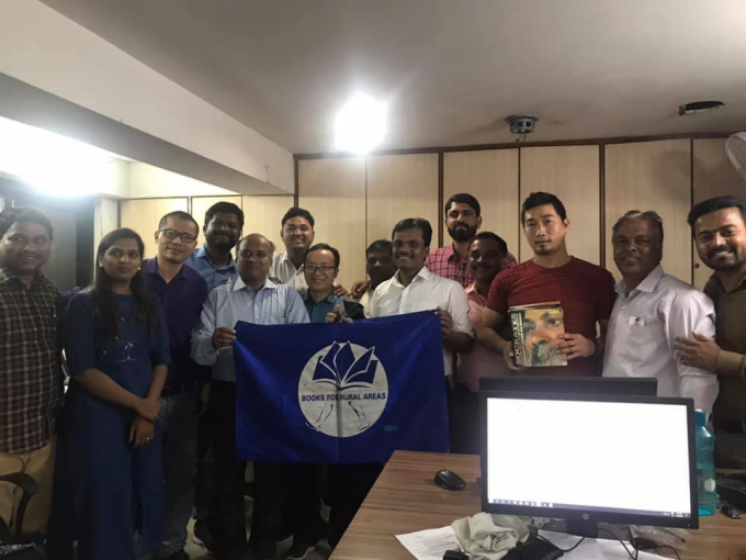 Nhóm đến thăm toà soạn báo Pudhari ở Ấn Độ