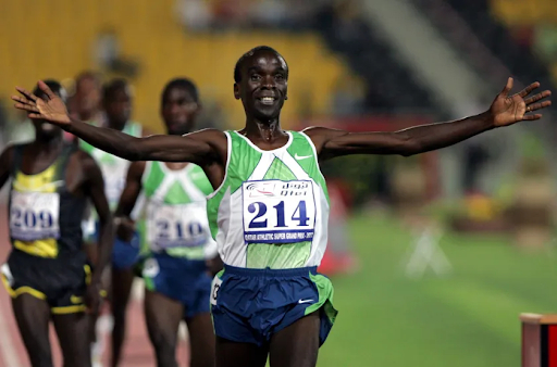  Vận động viên Eliud Kipchoge lập kỷ lục chạy marathon dưới hai giờ nhưng không được công nhận chính thức. Ảnh: Kamran Jebreili, AP