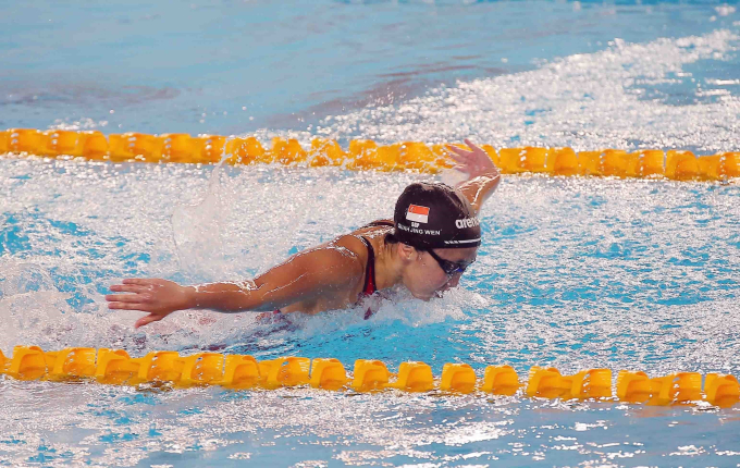 VĐV Singapore Jing Wen Quah thi đấu nội dung 200m bơi bướm nữ với thành tích 2 phút 09 giây 52 đạt HCV và phá kỷ lục SEA Games/ Ảnh: TTXVN