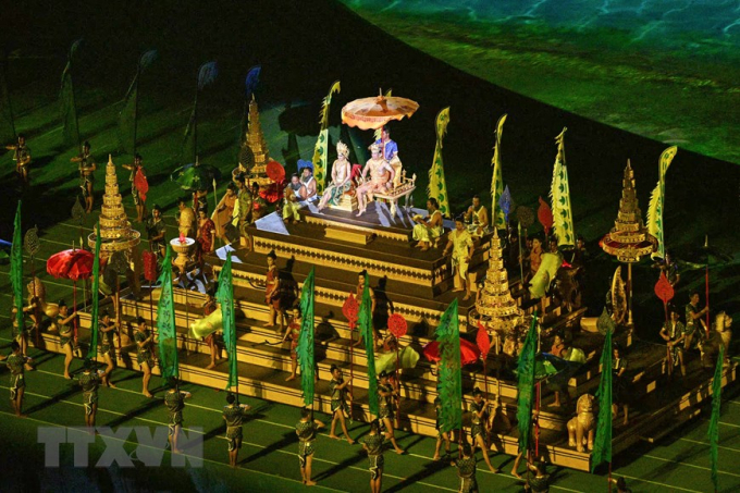 Hình ảnh 3D Angkor Wat trên Sân vận động Morodok Techo trong Lễ Khai mạc SEA Games 32. (Ảnh: AFP/TTXVN)
