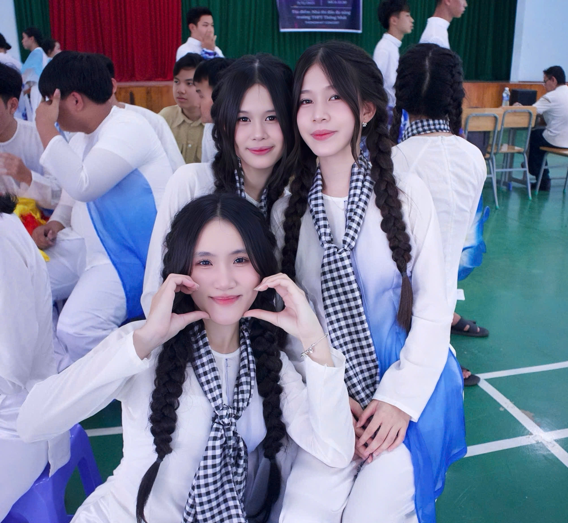 Nữ tú của lớp 11A2 - Trường THPT Thống Nhất (Đồng Nai)