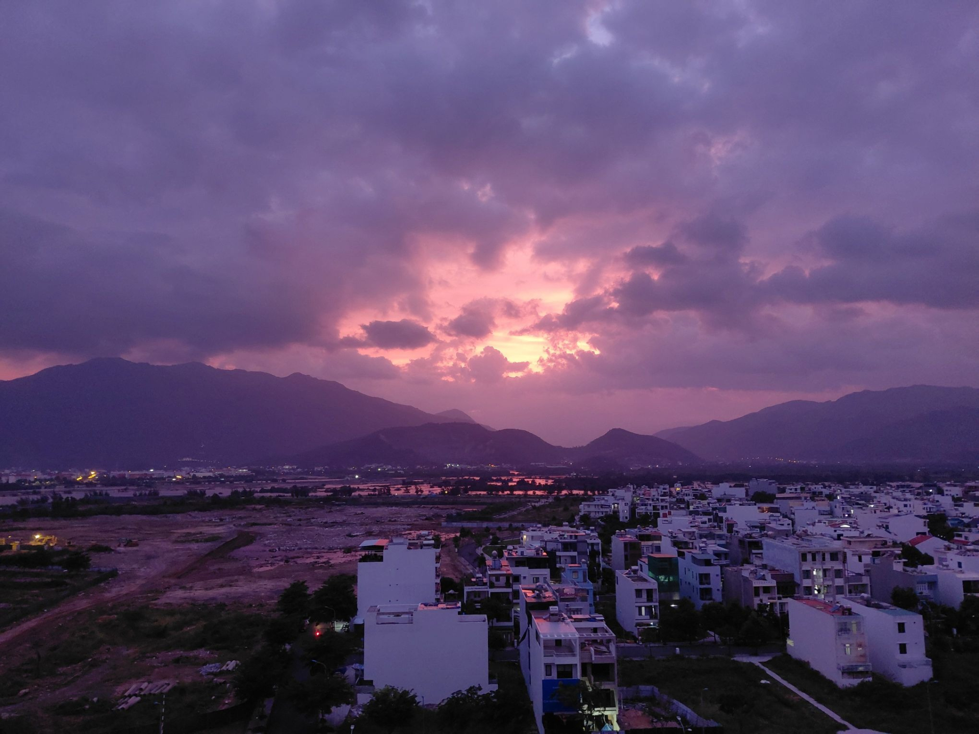 Xuất hiện bầu trời 