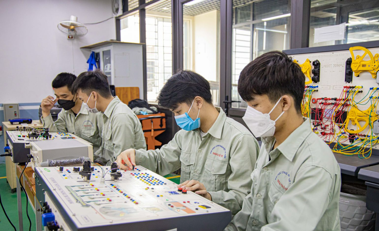 Sinh viên có thể học tập kết hợp thực hành mọi lúc