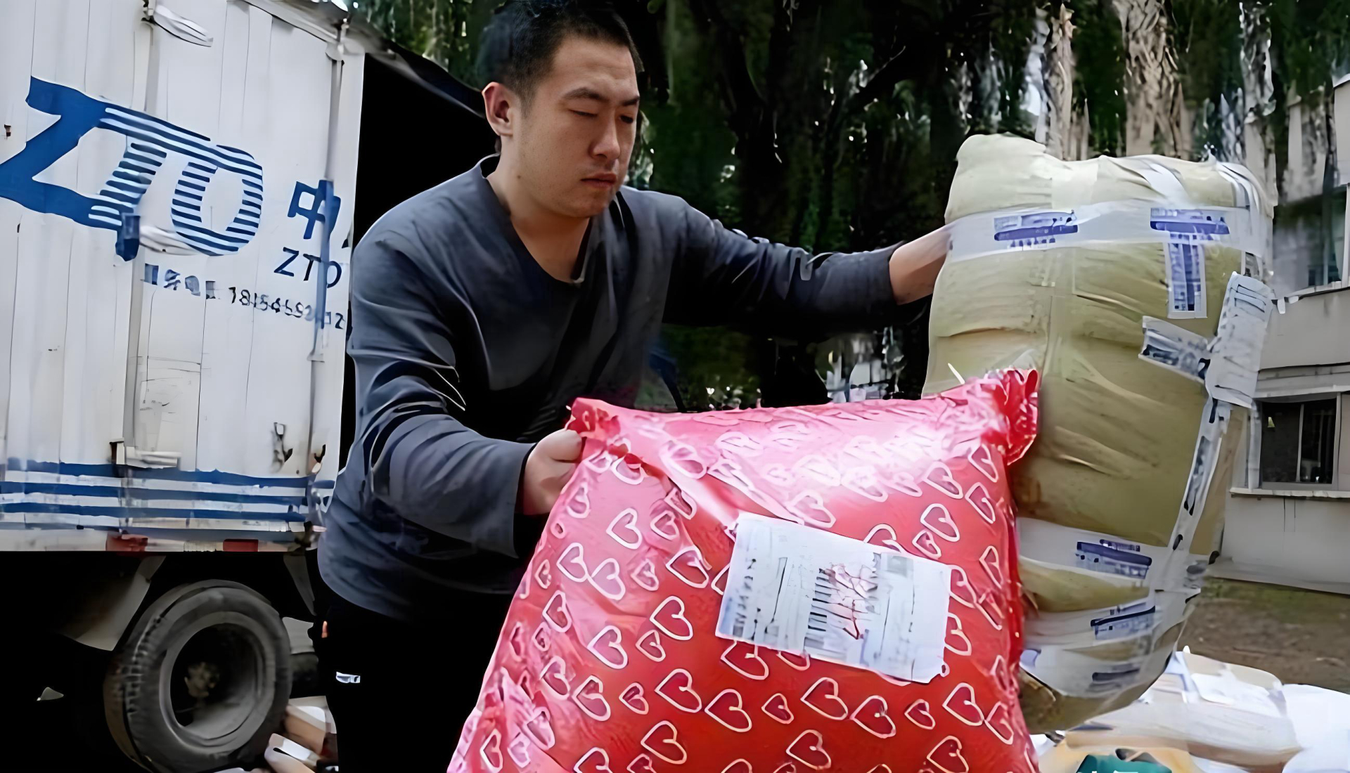 Anh cho rằng công việc nào cũng đáng trân trọng như nhau