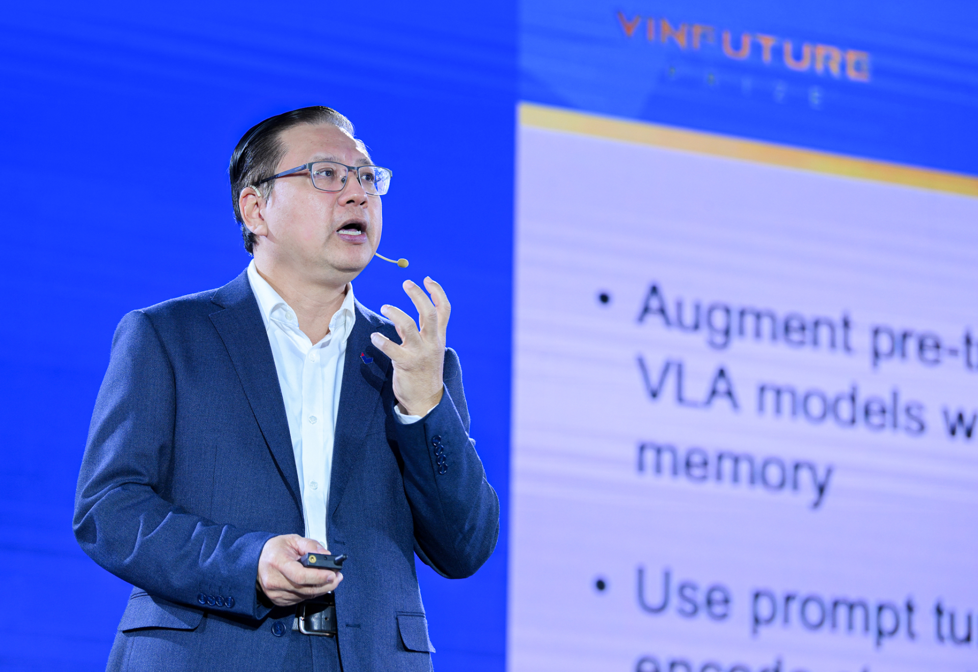 Giáo sư Yap-Peng Tan tại Tọa đàm Robot và Tự động hóa Thông minh